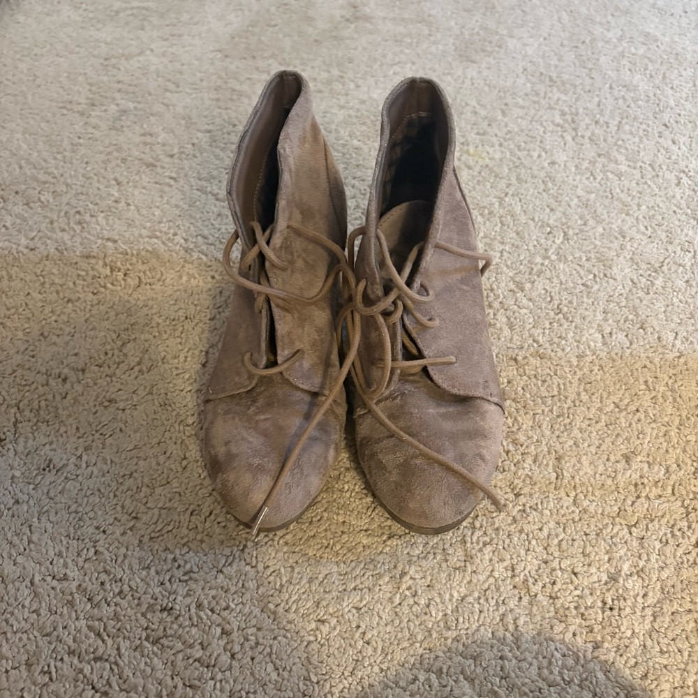 Women's Tan Lace-Up Ankle Boots